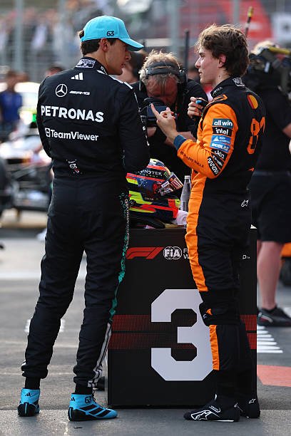 laurogeitabat's tweet photo. oscar congratulating george on his pole position 🫶🏻 and some yaps afterwards! https://t.co/oEO4PHhXVR