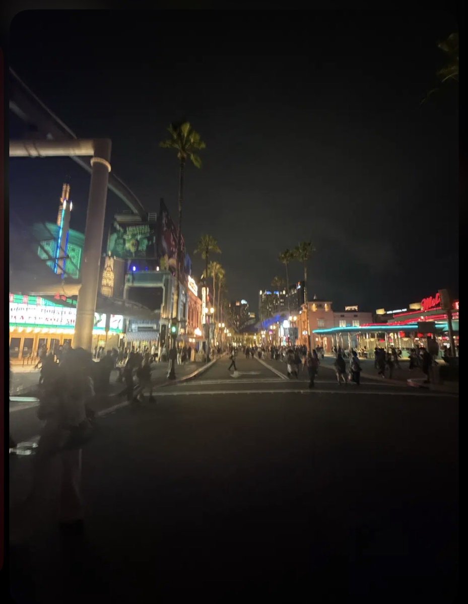 a_ika_qp's tweet photo. 今日はオールナイトユニバだよー！！
いる人いるー？

#オールナイトユニバ #usj #裏垢女子 #ホテル目の前最高 https://t.co/NiH3sMOIlw