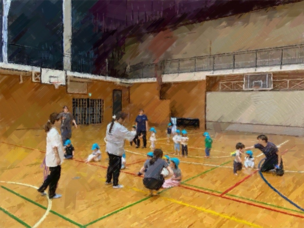 roppongi_jhs's tweet photo. 9月24日、リトルパルズ保育園六本木のかわいい子どもたちが六本木中学校の体育館にやってきました✨
10月3日の運動会に向けて、1・2歳児の皆さんが先生と一緒にダンスの練習♪一生懸命に体を動かす姿や楽しそうな笑顔にもうメロメロ～😊
きっと本番は大成功だ📣✨
いつでも六本木中に遊びに来てね💖 https://t.co/lvYKhDw9N1