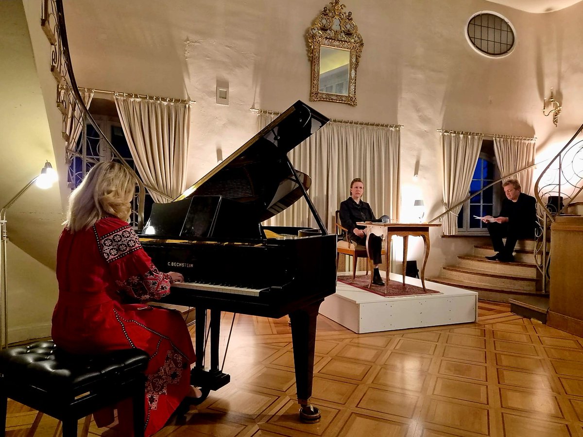 PLInstitut_Dues's tweet photo. Was für ein magischer, tief berührender Abend gestern im Goethe-Museum Düsseldorf 🎶. 

Unter dem Titel „Maria Szymanowska – Virtuosin und Pionierin der Goethezeit“ tauchten wir gestern Abend im Schloss Jägerhof in das faszinierende Leben der ersten europäischen Klavier-Ikone. https://t.co/HvzSwK6y5a