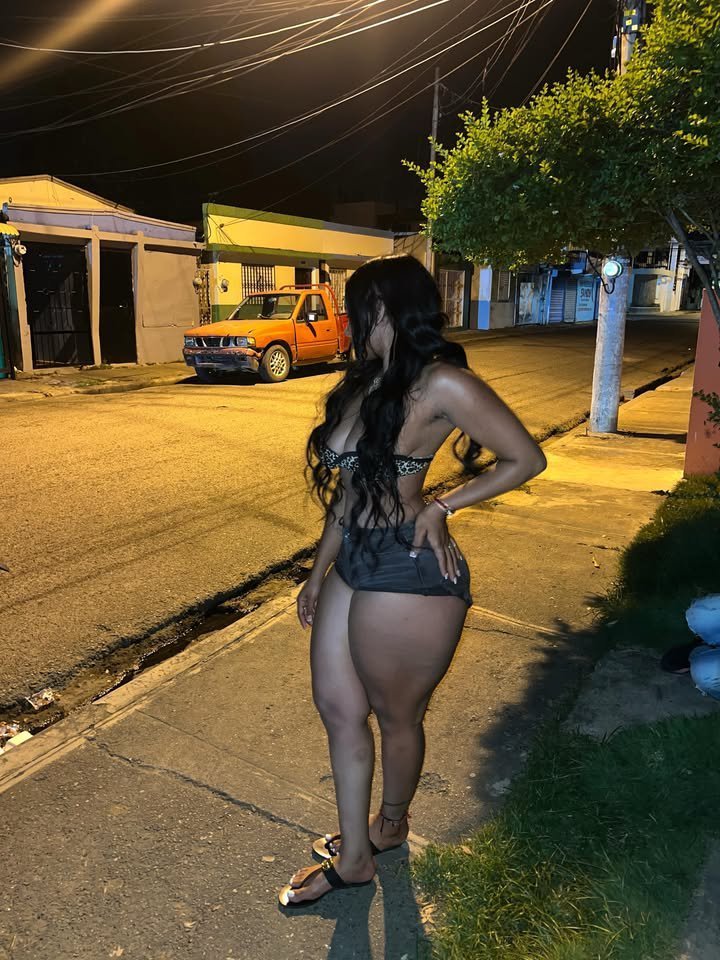 ofxkamilinhaa's tweet photo. saí de noite assim
tu me via na rua e fingia que não ia atrás?
#ofxkamilinhaa #safada https://t.co/3dv3rtgVmL