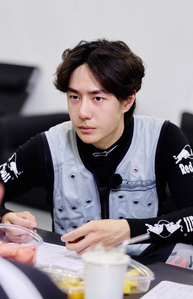 mysweet85's tweet photo. YIBO-OFFICIAL สาขาสมุดแดงมาลงรูปเพิ่ม

พินักแข่งหน้าสดผมไม่เซ็ต หล่อระเบิดเถิดเทิงมากกกกกกกก เอ็นดูทรงผมน้องตอนนี้อ่ะ จะตรงก็ไม่ตรง จะหยิกก็ไม่หยิก แต่น่ารักมากนะะะะ 😆💚

#WangYibo #หวังอี้ป๋อ
#YIBO85 #85RACING https://t.co/mlWSCZRw8Y