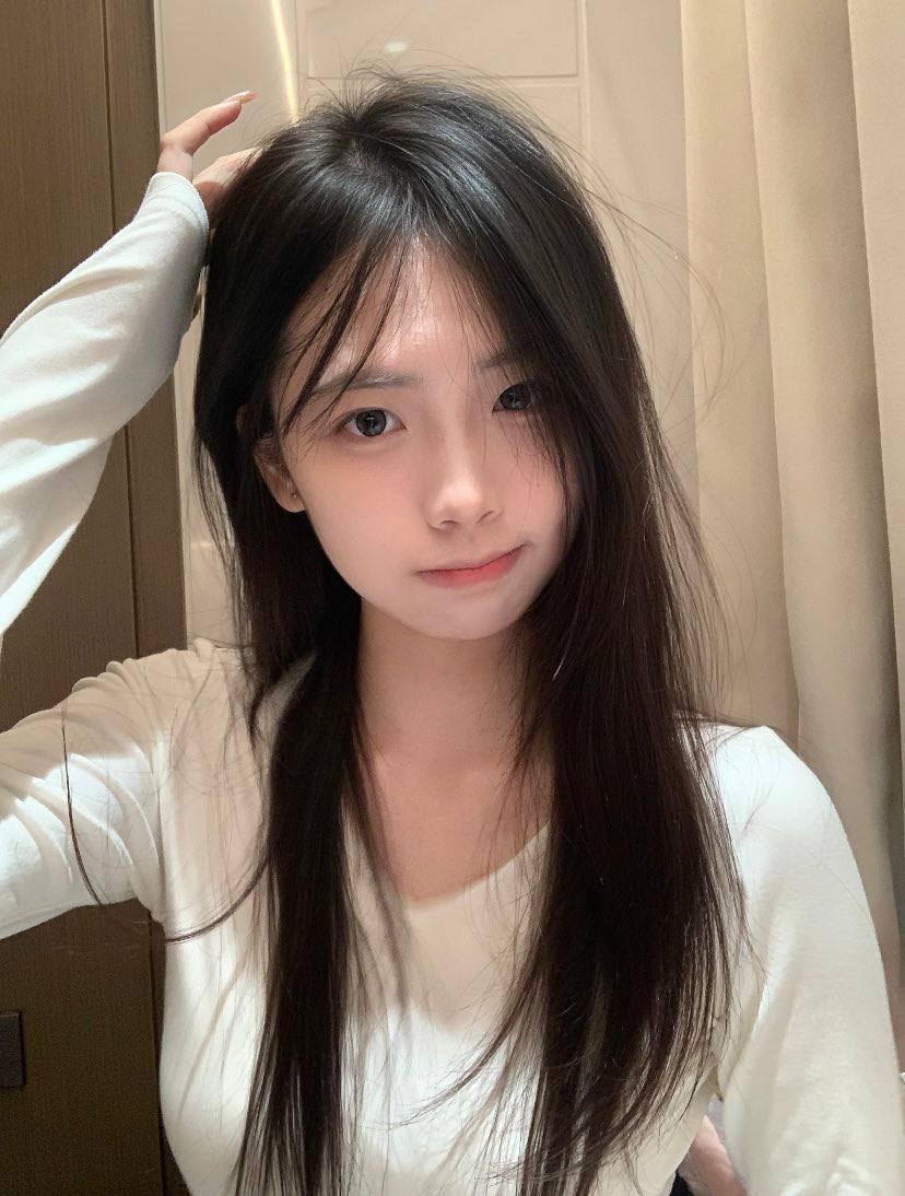 MdKamal59934706's tweet photo. 今天中秋节，继续来啊🫰🫰  

是谁说要来锐评我17岁的bb啊？

心情不好来X发泄了，无🚪来就给啊！！！！ https://t.co/V45vHj6rRr
