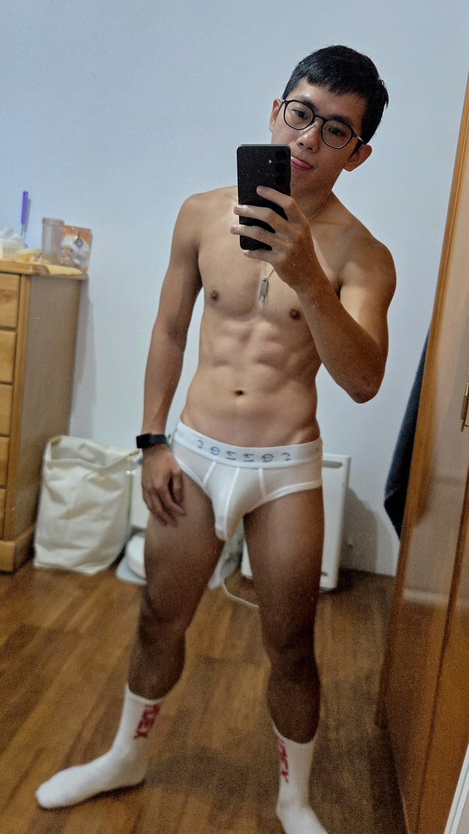 Alan_tw1005's tweet photo. 謝謝朋友送的內褲😆
中秋節快樂～ https://t.co/8qCsGnsJwv