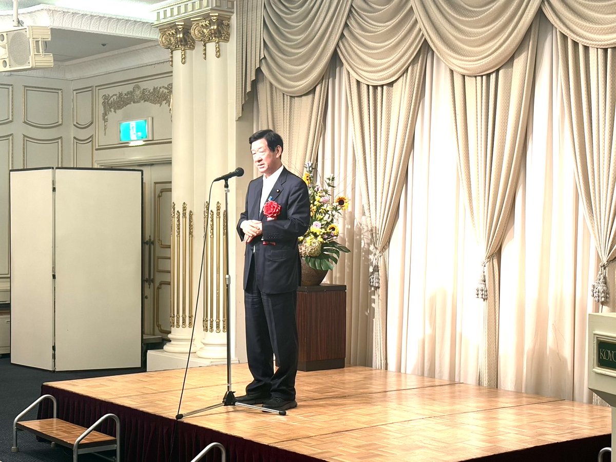 ShintaroIto1121's tweet photo. 宮城県商工会青年部連合会創立60周年記念事業が仙台でありご挨拶させていただきました。青年部は創造力をいかし活性化の推進力になるべく行動しています。 https://t.co/dwtJ6zt7zf