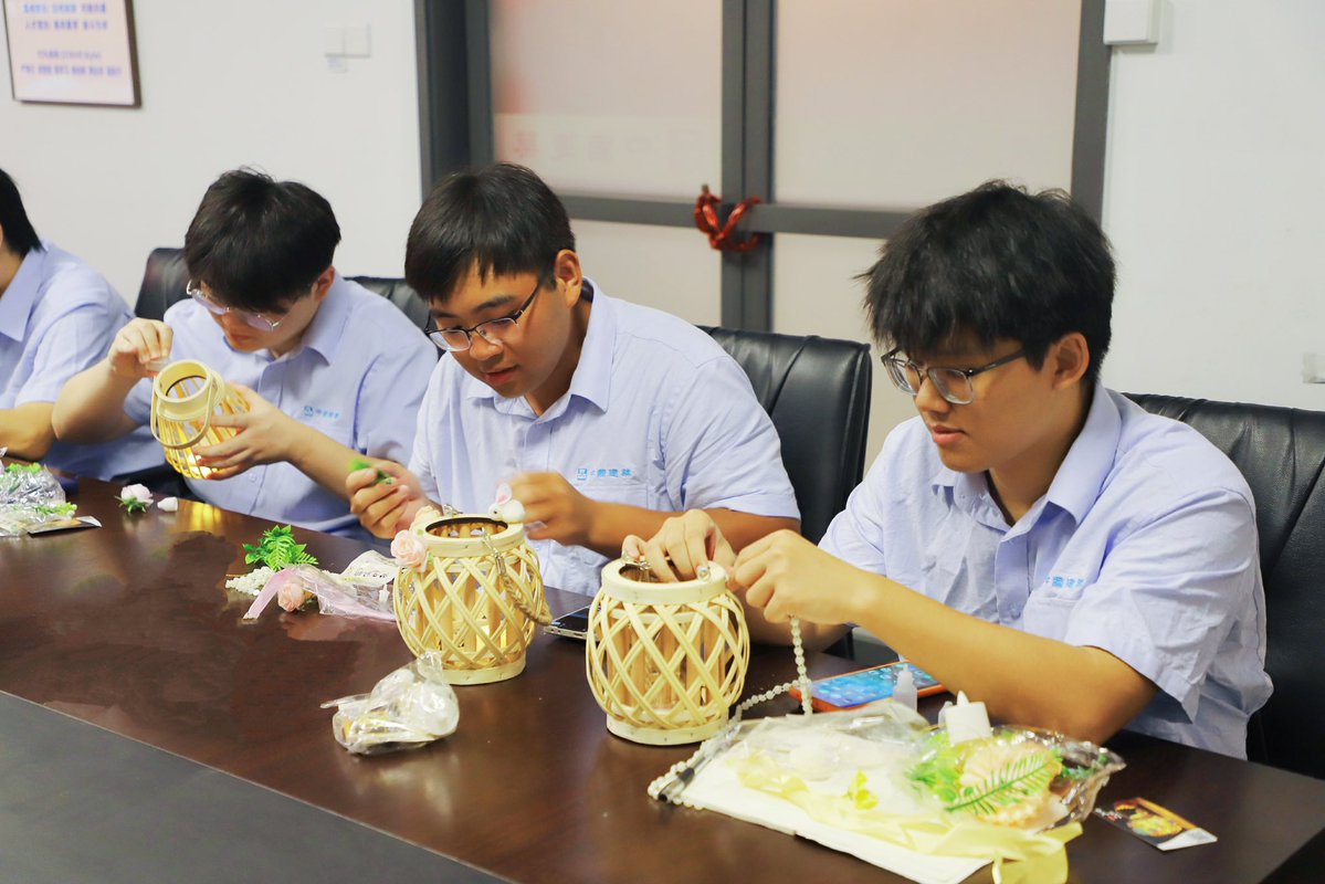 CSCECBDNEWS's tweet photo. On September 25, CSCEC held a Mid-Autumn Festival celebration in Bangladesh. Through fun activities such as making festive lanterns, tasting mooncakes, and solving riddles, employees enjoyed the holiday in a joyful and lively atmosphere.๐ฅฎ๐๐
#CSCEC #MidAutumnFestival #Mooncake https://t.co/fSsY982RkD