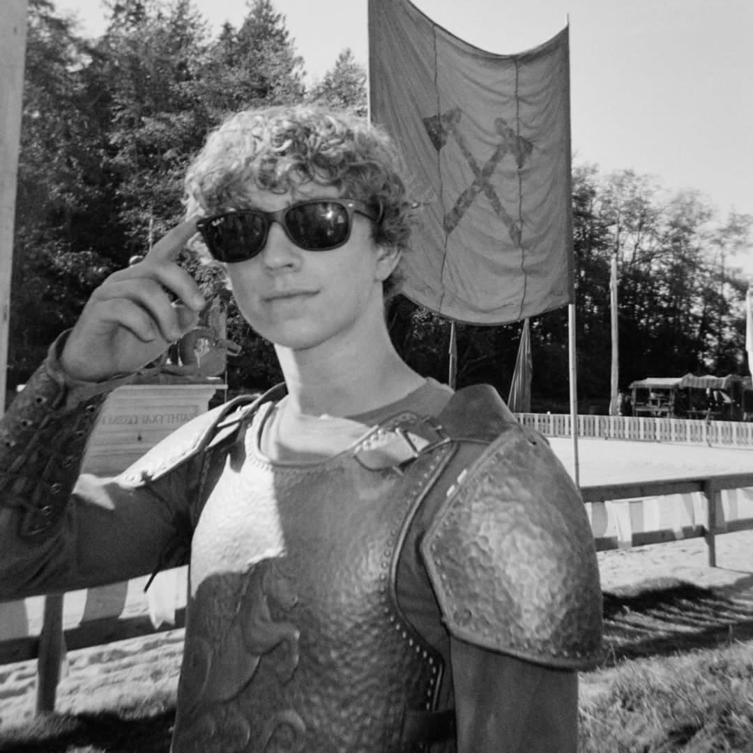 starsofthemoons's tweet photo. i wonder what iconic walker pfp bts photo we’ll get for season 3 https://t.co/Y20K4m7Mwi
