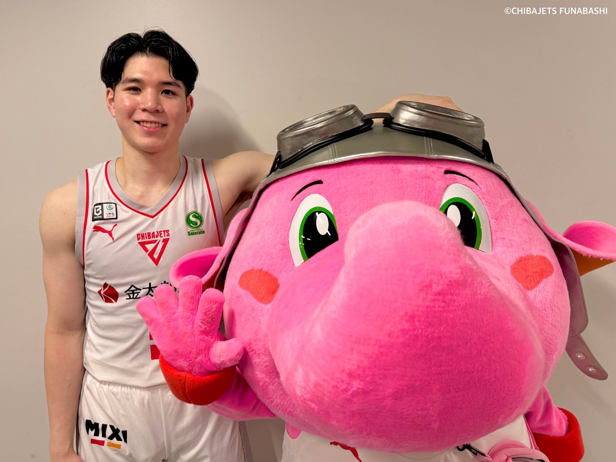 CHIBAJETS's tweet photo. 廊下でインタビュー中の琉久と遭遇したので開幕戦���念にパシャリ📸😊🐘明日も頑張ってね❤️‍🔥#瀬川琉久 #ジャンボくん #千葉ジェッツ https://t.co/QrecPwPVfK