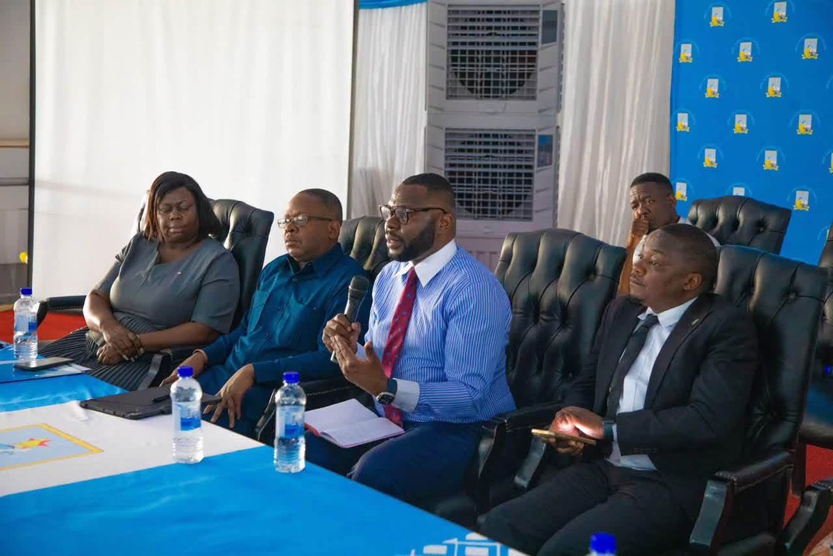 ZNCCNational's tweet photo. 24 September: Midlands State University, Gweru.

ZNCC Chief Executive Officer @MugagaTakunda engaged the Midlands State University (MSU) community through a Public Lecture on Financial Literacy, sharing practical insights on sound financial decision-making, responsible financial habits and building a strong foundation for personal and professional success.

The engagement reflects ZNCC’s commitment to equipping young people with knowledge and skills that contribute to a financially informed and resilient business community.

 #FinancialLiteracy #MSU #YouthEmpowerment #FinancialInclusion #BusinessLeadership #TheVoicefBusiness
