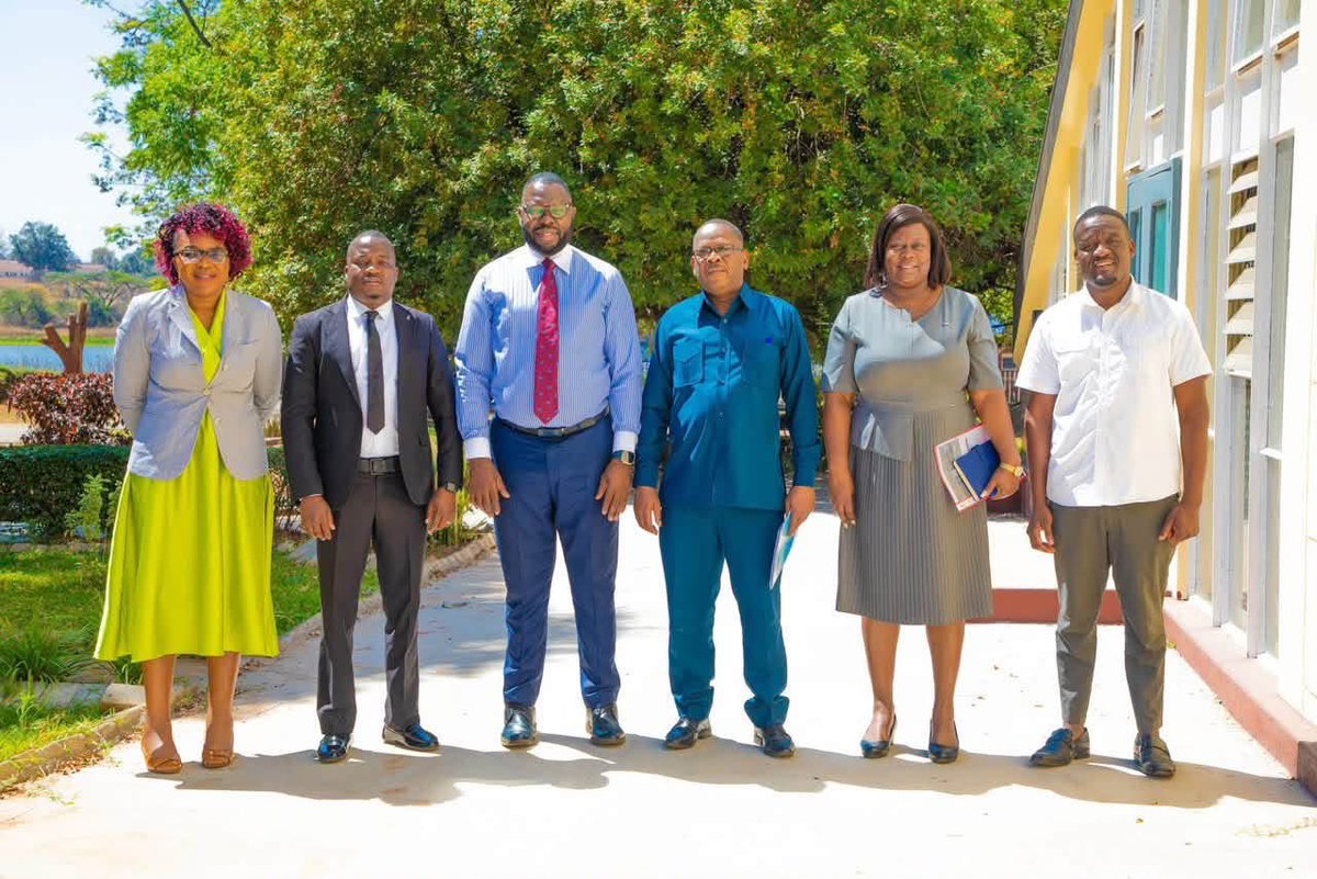 ZNCCNational's tweet photo. 24 September: Midlands State University, Gweru.

ZNCC Chief Executive Officer @MugagaTakunda engaged the Midlands State University (MSU) community through a Public Lecture on Financial Literacy, sharing practical insights on sound financial decision-making, responsible financial habits and building a strong foundation for personal and professional success.

The engagement reflects ZNCC’s commitment to equipping young people with knowledge and skills that contribute to a financially informed and resilient business community.

 #FinancialLiteracy #MSU #YouthEmpowerment #FinancialInclusion #BusinessLeadership #TheVoicefBusiness