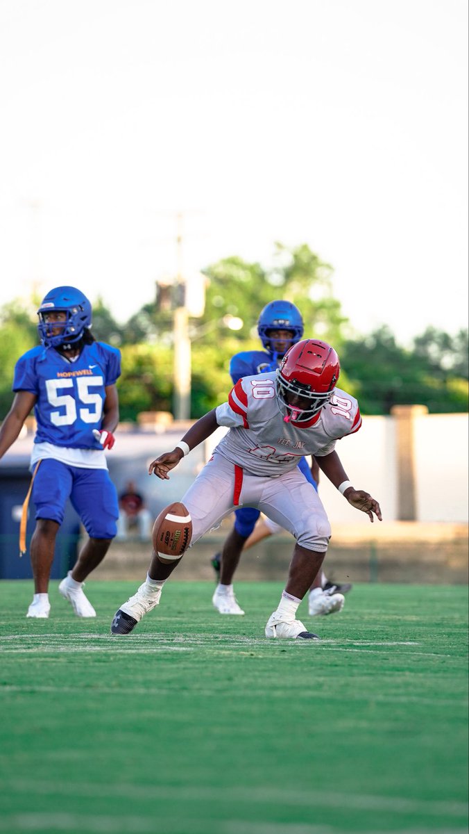 caleb4youngen's tweet photo. 2nd game of my freshman season

group tackles:6
self tackles:3 https://t.co/cbfhrQvApI