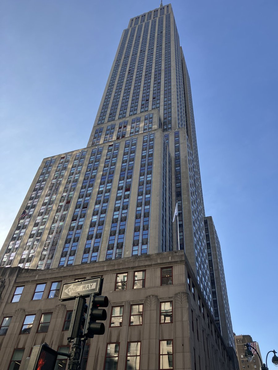 alja_brglez's tweet photo. Ko so maja 1931 odprli Empire State Building, so v Ljubljani že gradili Nebotičnik: 12 dni pred slovesnostjo v NY so začeli v LJ kopati temelje zanj.
Boleč dokaz,da je takrat provinca premogla več vizije, poguma in bila bolj del sveta kot zdaj prestolnica samostojne države, a ni? https://t.co/W445PsQTGG