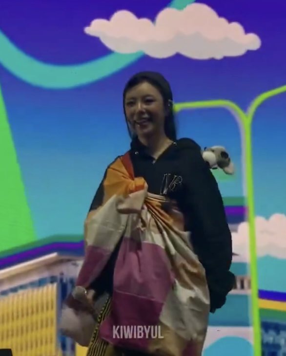 fairywhee's tweet photo. wheein wrapping herself up with every pride flag she sees on stage ❤️‍🩹🥺 https://t.co/41MMYqZnVS