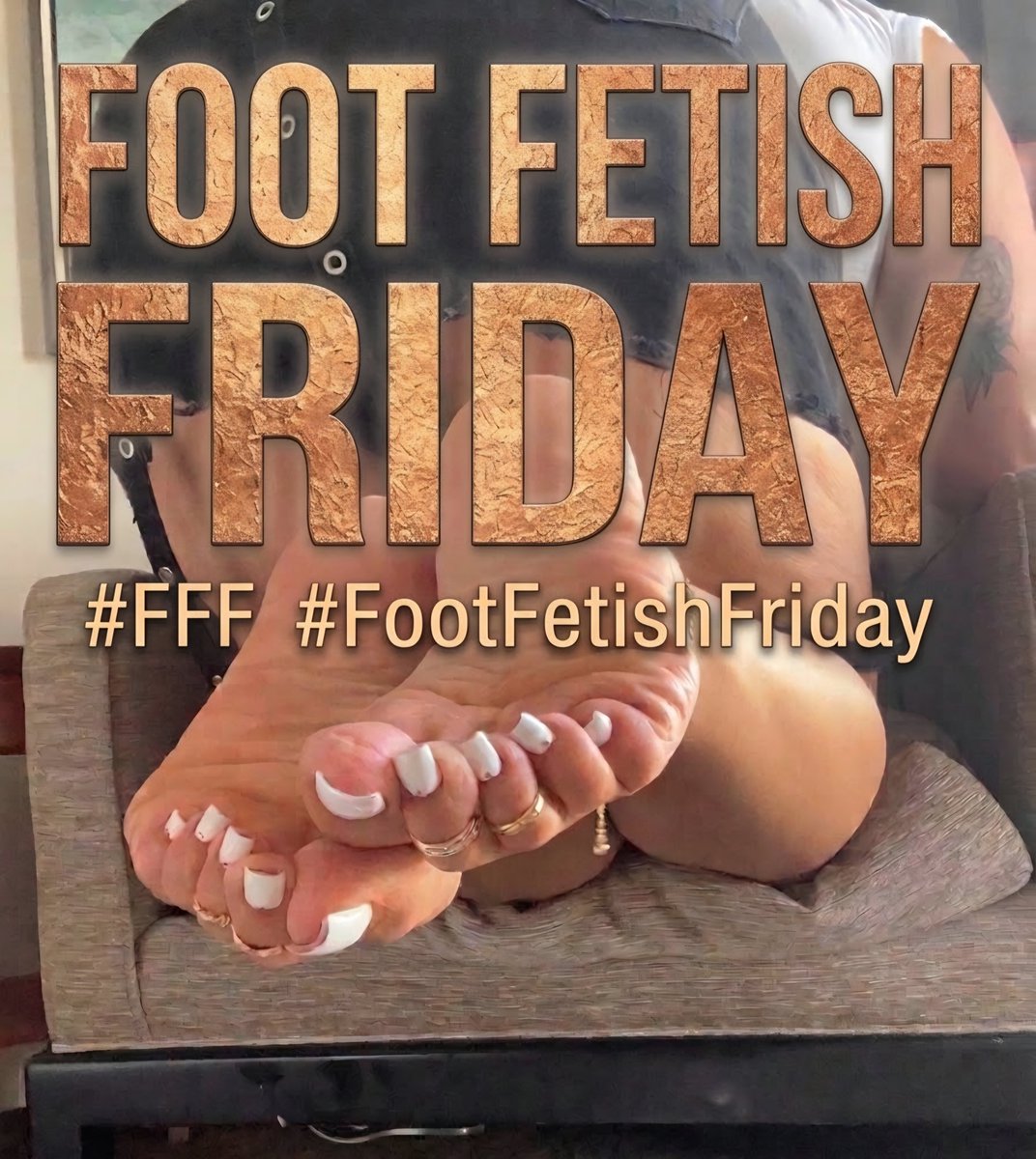 Soleloverdeluxe's tweet photo. ⚠️⚠️⚠️FFF thread 👣👣👣

This one is a fun one. Soles toes and so much more. Today is a celebration!!

No nudity 
No fjs 
FEMALES ONLY 
No spam 
Enjoy yourself 

Love the creativity from this day of the week. 

Please repost when you can. 
Will be reposting most of the day.

Feetured model @SolesSofiee