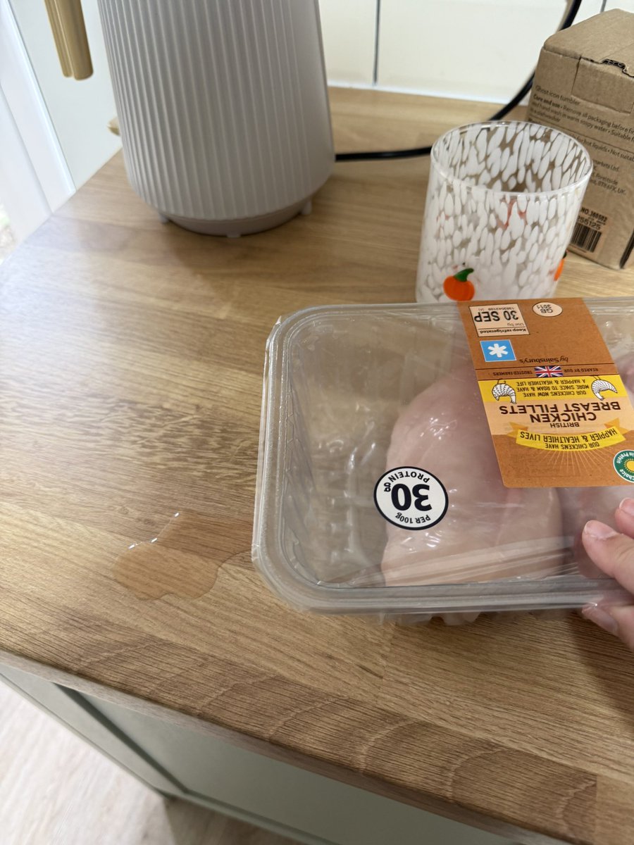 georgiaprickle's tweet photo. @sainsburys tried using DM but getting repeated automated response. I’ve just unpacked my in store shop &amp; noticed my chicken is leaking everywhere - meaning it’s open somehow and is unsafe for consumption. Please help rectify this issue. https://t.co/ZkoNfrlKaZ