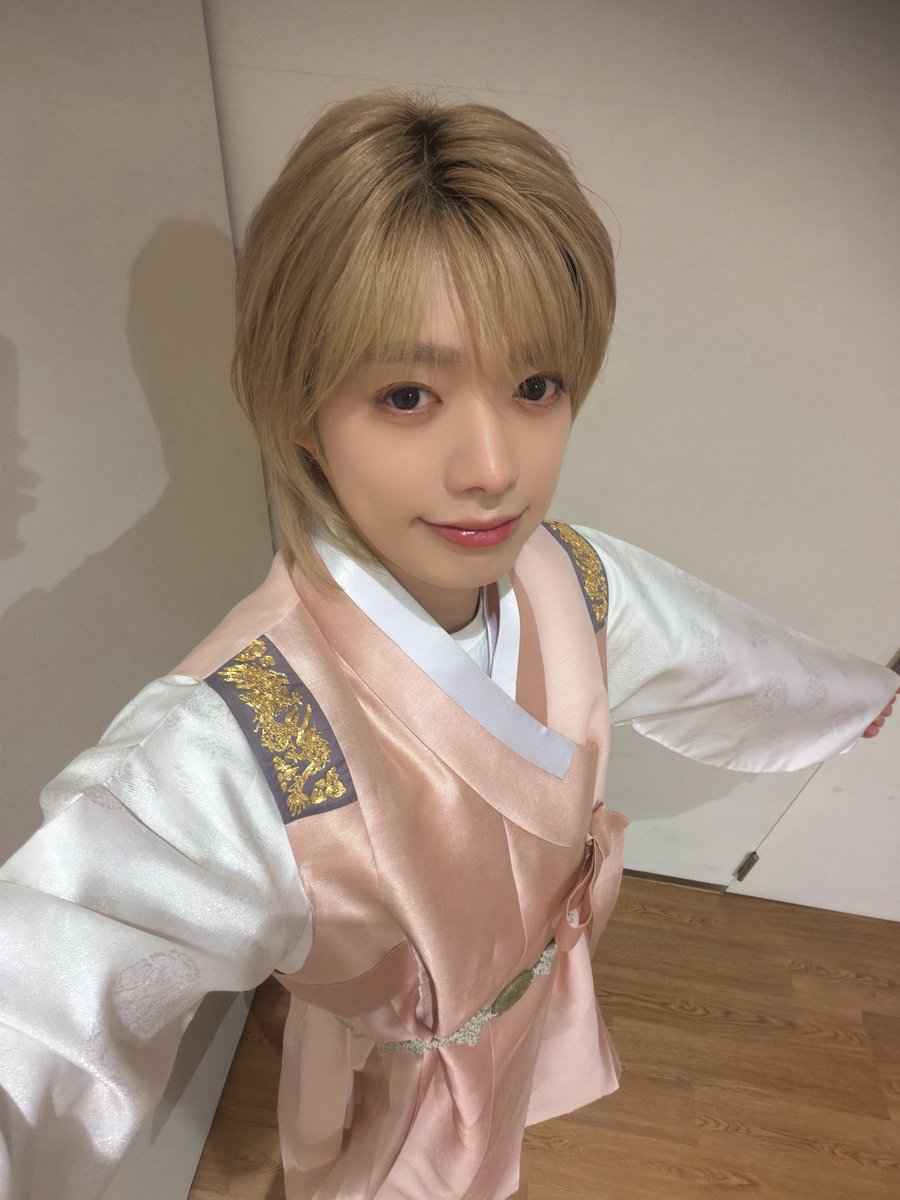 LUN8_members's tweet photo. [#유우마]
추석 즐겁게 보내고 있어요??
맛있는 것도 많이 먹고 푹 쉬면서
행복한 시간 보내요 🫶

#루네이트 #LUN8 #Yuma https://t.co/8ARFLuxXlz