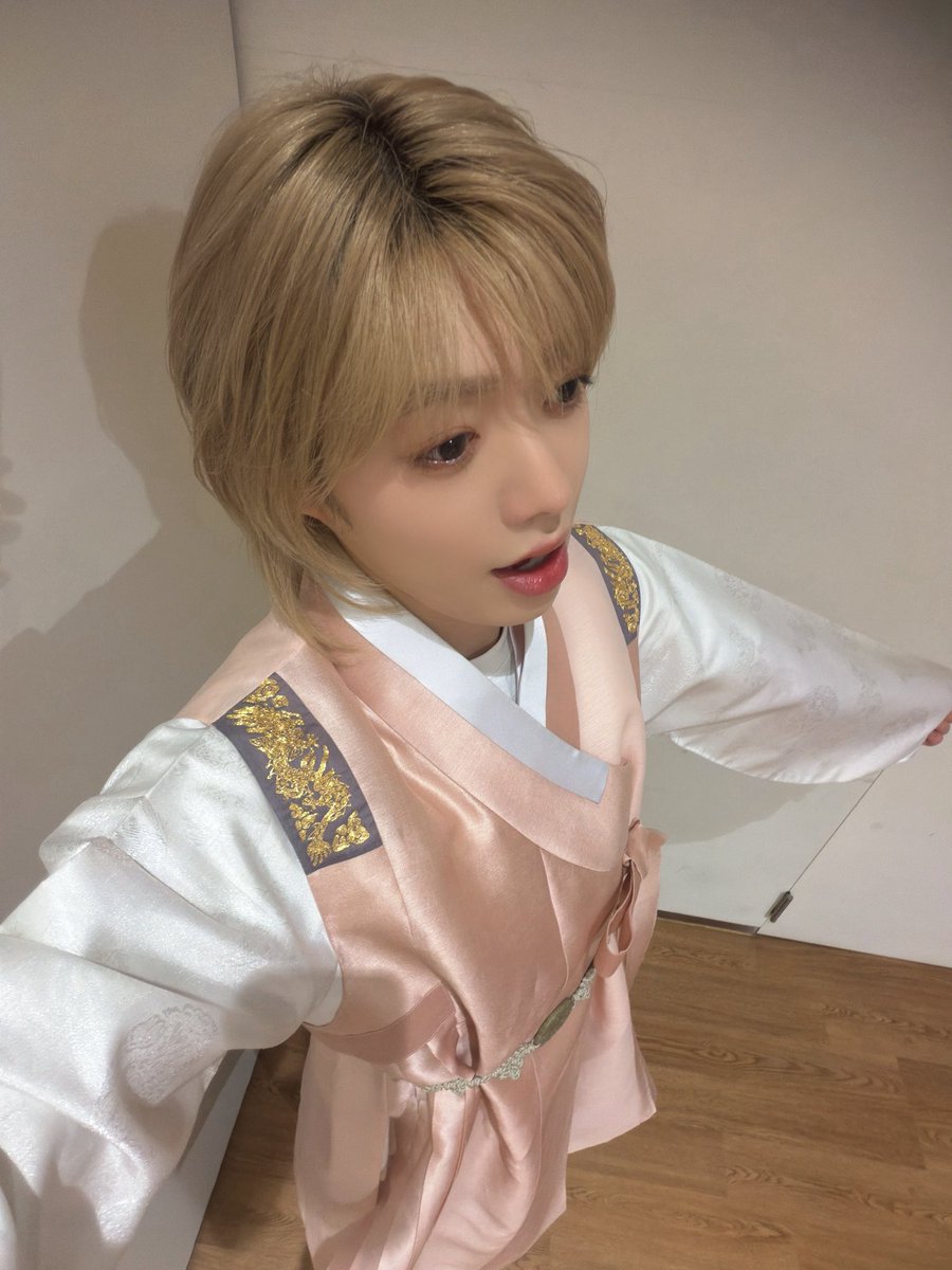 LUN8_members's tweet photo. [#유우마]
추석 즐겁게 보내고 있어요??
맛있는 것도 많이 먹고 푹 쉬면서
행복한 시간 보내요 🫶

#루네이트 #LUN8 #Yuma https://t.co/8ARFLuxXlz