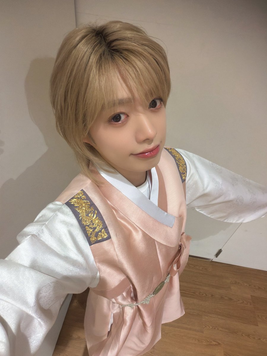 LUN8_members's tweet photo. [#유우마]
추석 즐겁게 보내고 있어요??
맛있는 것도 많이 먹고 푹 쉬면서
행복한 시간 보내요 🫶

#루네이트 #LUN8 #Yuma https://t.co/8ARFLuxXlz