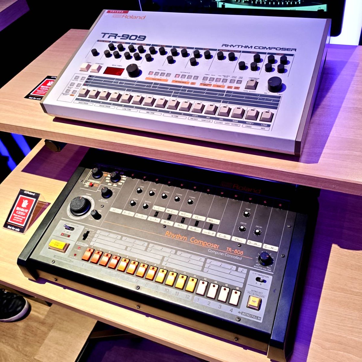 DiffRokka's tweet photo. Two icons at Roland, Harajuku. 

#roland #rolandtr808 #rolandtr909 #tr808 #tr909 https://t.co/J8caAVhYFF
