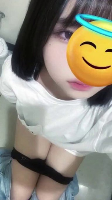 CharlieBalsamo's tweet photo. ♡でトイレの自撮り送る https://t.co/lWSyXduaoS