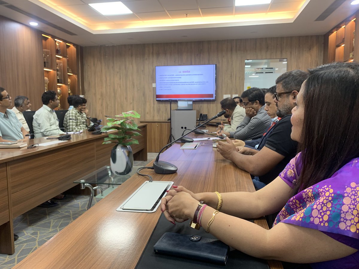 stpi_kolkata's tweet photo. आज STPI कोलकाता में राजभाषा कार्यशाला आयोजित हुई। नगर राजभाषा समिति की सदस्य सचिव श्रीमती देवश्री दत्ता जी ने कार्यालयीन कार्यों में हिंदी के प्रभावी प्रयोग पर सारगर्भित मार्गदर्शन दिया। #Rajbhasha #STPIINDIA #Hindi #STPIKOLKATA https://t.co/3Pjr5tJItS
