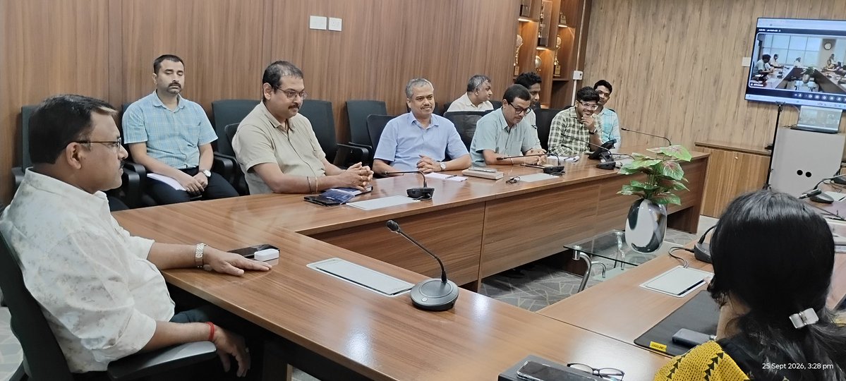 stpi_kolkata's tweet photo. आज STPI कोलकाता में राजभाषा कार्यशाला आयोजित हुई। नगर राजभाषा समिति की सदस्य सचिव श्रीमती देवश्री दत्ता जी ने कार्यालयीन कार्यों में हिंदी के प्रभावी प्रयोग पर सारगर्भित मार्गदर्शन दिया। #Rajbhasha #STPIINDIA #Hindi #STPIKOLKATA https://t.co/3Pjr5tJItS