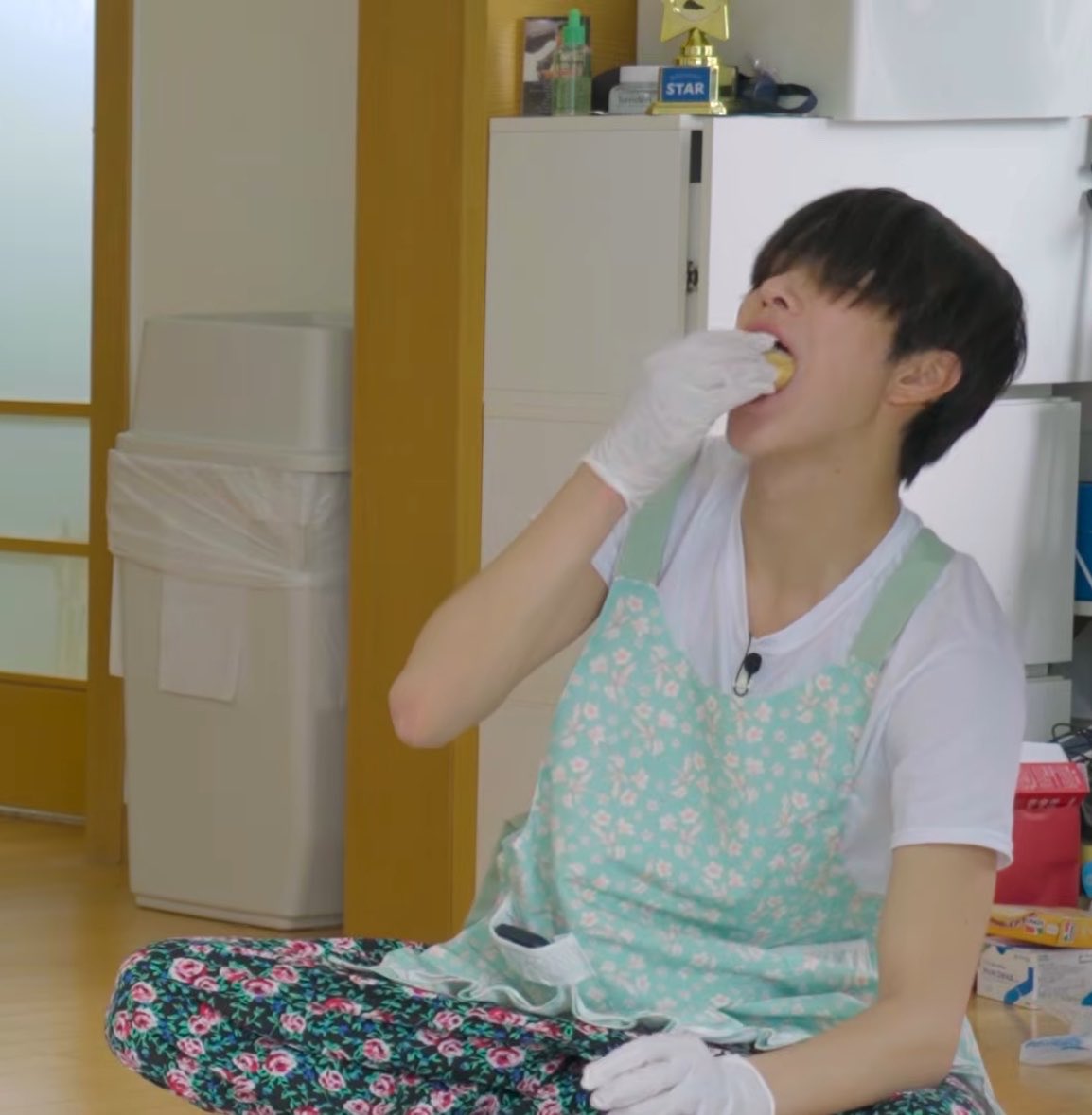 Marboiiyeah's tweet photo. กุว่าแล้ว ทำไมสั่งอาหารไปนานแล้วอาหารไม่ออกมาเสิร์ฟสักที พ่อครัวหลังร้านกุ : https://t.co/jNAZuDJaqJ