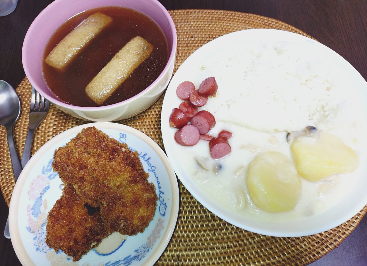 oneneazyun's tweet photo. ええ…今日ちゃんと作りましたよシチュー…！！！
チキンカツとウインナーをそっと添えて。
美味しかったー。
牛乳が腐る前に使っちゃいたいのです。

#偏食食生活記録 #冷蔵庫の中身だけで過ごす9月 https://t.co/OKRvCmq9HL