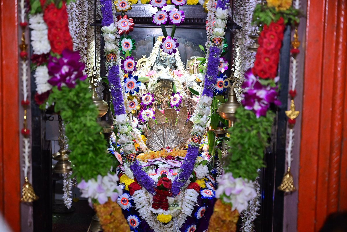 DamuNaik's tweet photo. Visited Mahale House, Mala, Panaji, and sought the divine blessings of Shree Madanant on the auspicious occasion of Madanantvrat, observed on the day of Anant Chaturdashi. 🌺

Prayed for peace, prosperity, good health and happiness for everyone.

सर्वांना अनंत चतुर्दशीच्या हार्दिक शुभेच्छा! 🙏

#AnantChaturdashi
#अनंतचतुर्दशी