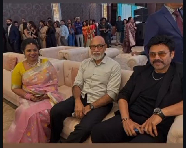 Suresh199104's tweet photo. வீரமணிக்கு மாமா வேலை பார்த்த சாந்தியுடன் தொடர்பில் இருக்கும் நடிகர் சத்யராஜை கைது செய்து விசாரணை நடத்தினால் பல உண்மைகள் வெளிவரும்! 🙌 https://t.co/0Rw3svosG9