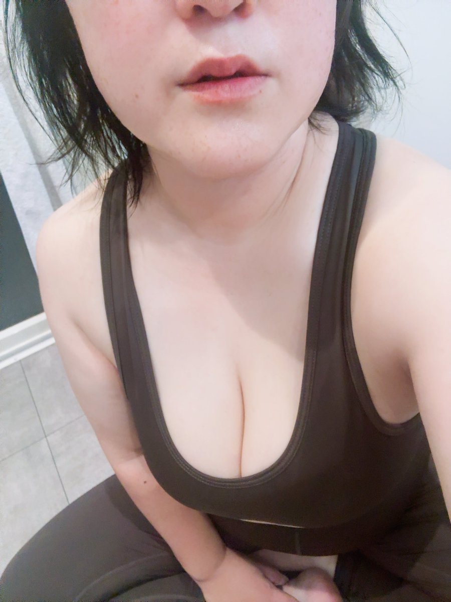 saaaya6301's tweet photo. 夜も頑張った！！

腹筋が痛い…

#人妻裏垢 #30代人妻 #既婚女性 #人妻の秘密 #裏垢女子 #トレーニング https://t.co/HlpYgKXvZl