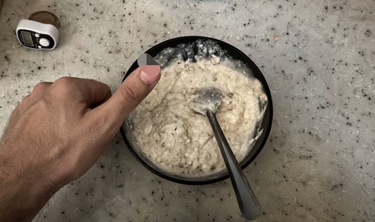 7mdps's tweet photo. شوفان محمص معه سمسم ورشه فانيليا ورشه كاكاو ويا زبادي قليل دسم او يوناني والأفضل رشة عسل بس بعض الناس سارقينه https://t.co/e1mLspBhwo