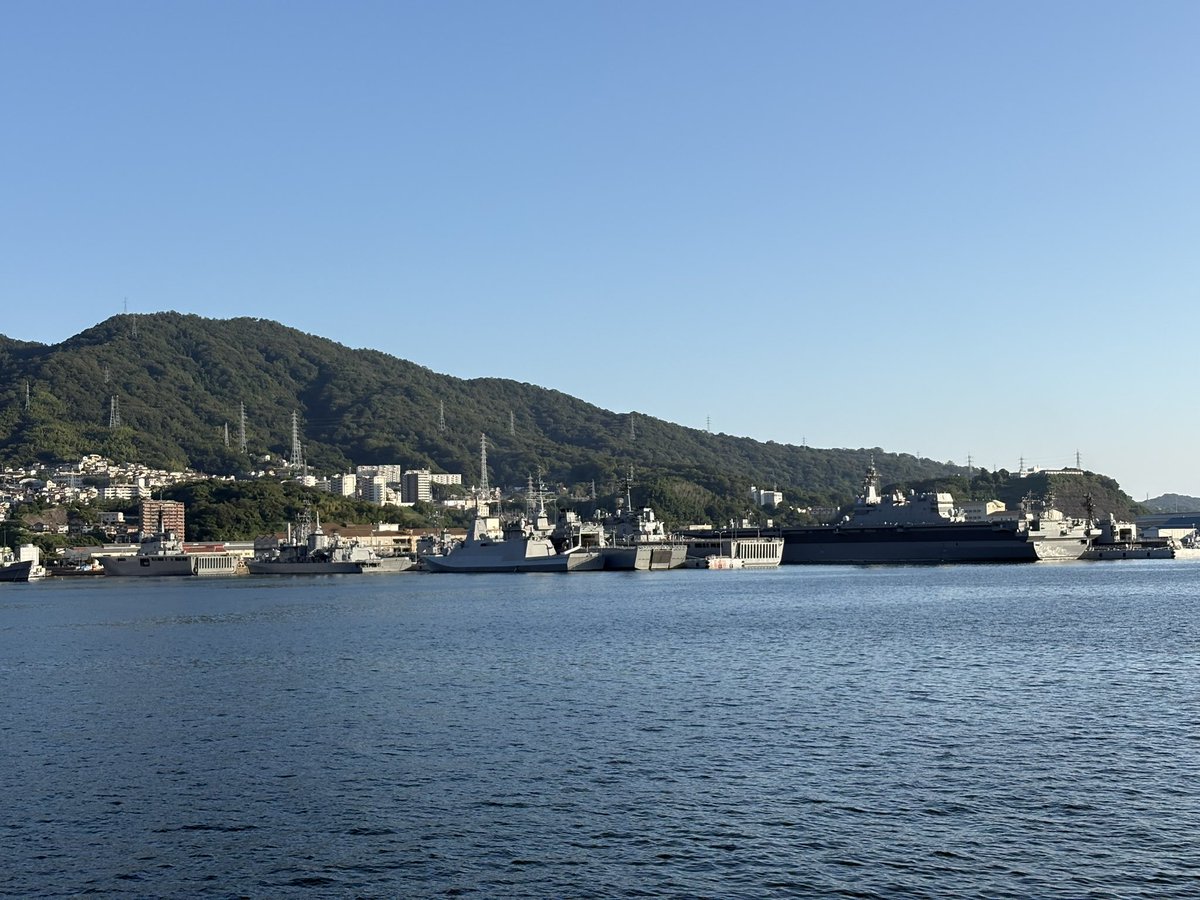 take_reki's tweet photo. 先日の江田島海友舎調査でお世話になった皆様、ありがとうございました！(画像左は帰路の呉)

今日は航空兵の日記を読む自主ゼミメンバーで、しまなみ方面のフィールドワークに行ってまいりました🌉 https://t.co/POOkmJdPqc