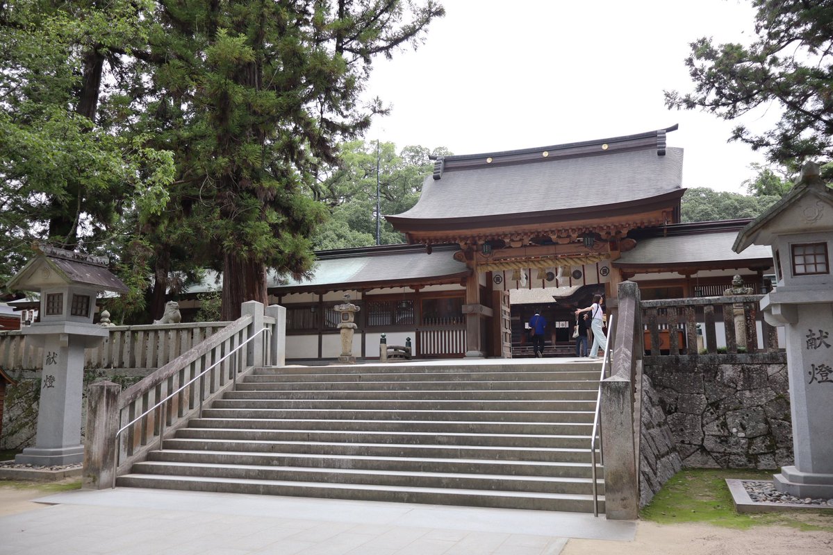 take_reki's tweet photo. 先日の江田島海友舎調査でお世話になった皆様、ありがとうございました！(画像左は帰路の呉)

今日は航空兵の日記を読む自主ゼミメンバーで、しまなみ方面のフィールドワークに行ってまいりました🌉 https://t.co/POOkmJdPqc