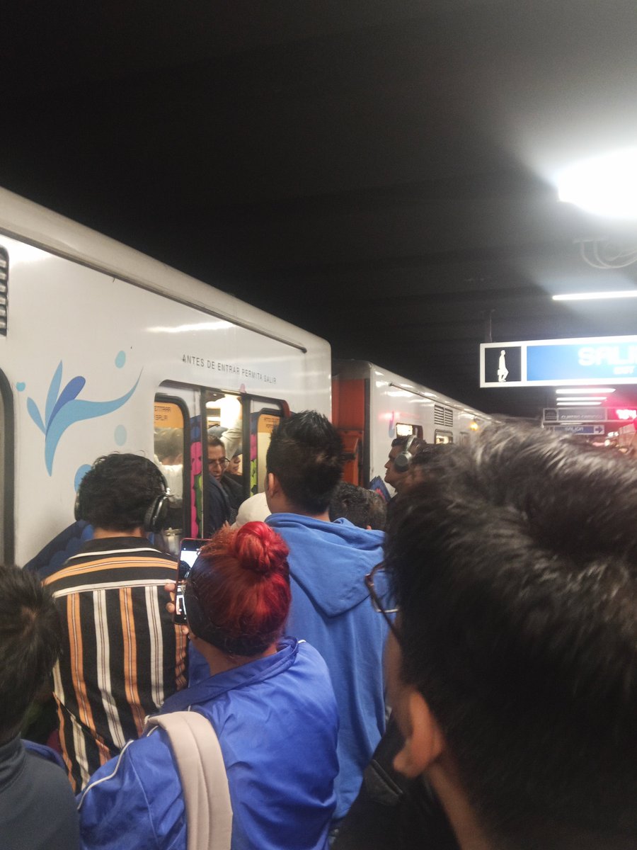 Astronomo80's tweet photo. @MetroCDMX Mira tus #mamadas de "afluencia moderada" en #BellasArtes @Imagen_Mx @latinus_us @AztecaNoticias @MVSNoticias https://t.co/GwO3i3XvIE