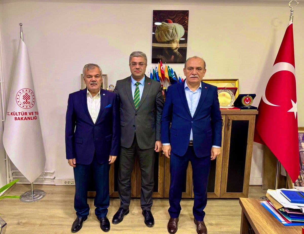 meciterdogan55's tweet photo. 📍Ankara |Güzel Sanatlar Genel Müdürlüğü 

💢 Kardeş sendikamız Büro Memur-Sen Genel Başkanımız Sn.Yusuf Yazgan’la birlikte, Bakanlığımız Güzel Sanatlar Genel Müdür Yardımcısı Hüseyin Yalçın Çakar’ı ziyaret ettik.

💢 Ziyarette, kültür, sanat ve çalışma hayatı ile ilgili hasbihal ettik.

💢 Değerli Genel Müdür Yardımcımız Sn.Çakar’a samimi ve içten ev sahipliği için teşekkür ediyor çalışmalarında başarılar diliyorum.
#KültürMemurSen #BüroMemurSen