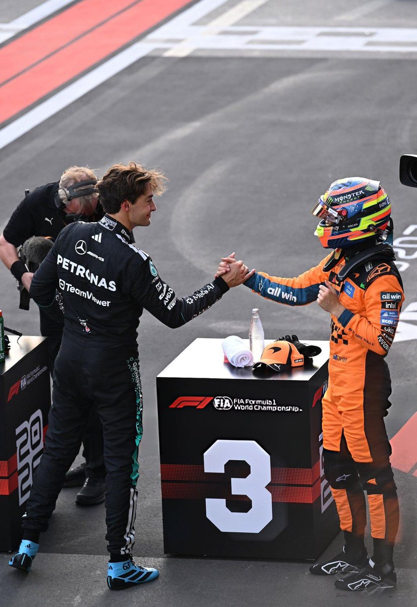inforussellbr's tweet photo. 🤝🏼🐝 George Russell e Oscar Piastri após a classificação!

📸 | Sam Bagnall https://t.co/YO3qx4OyPZ