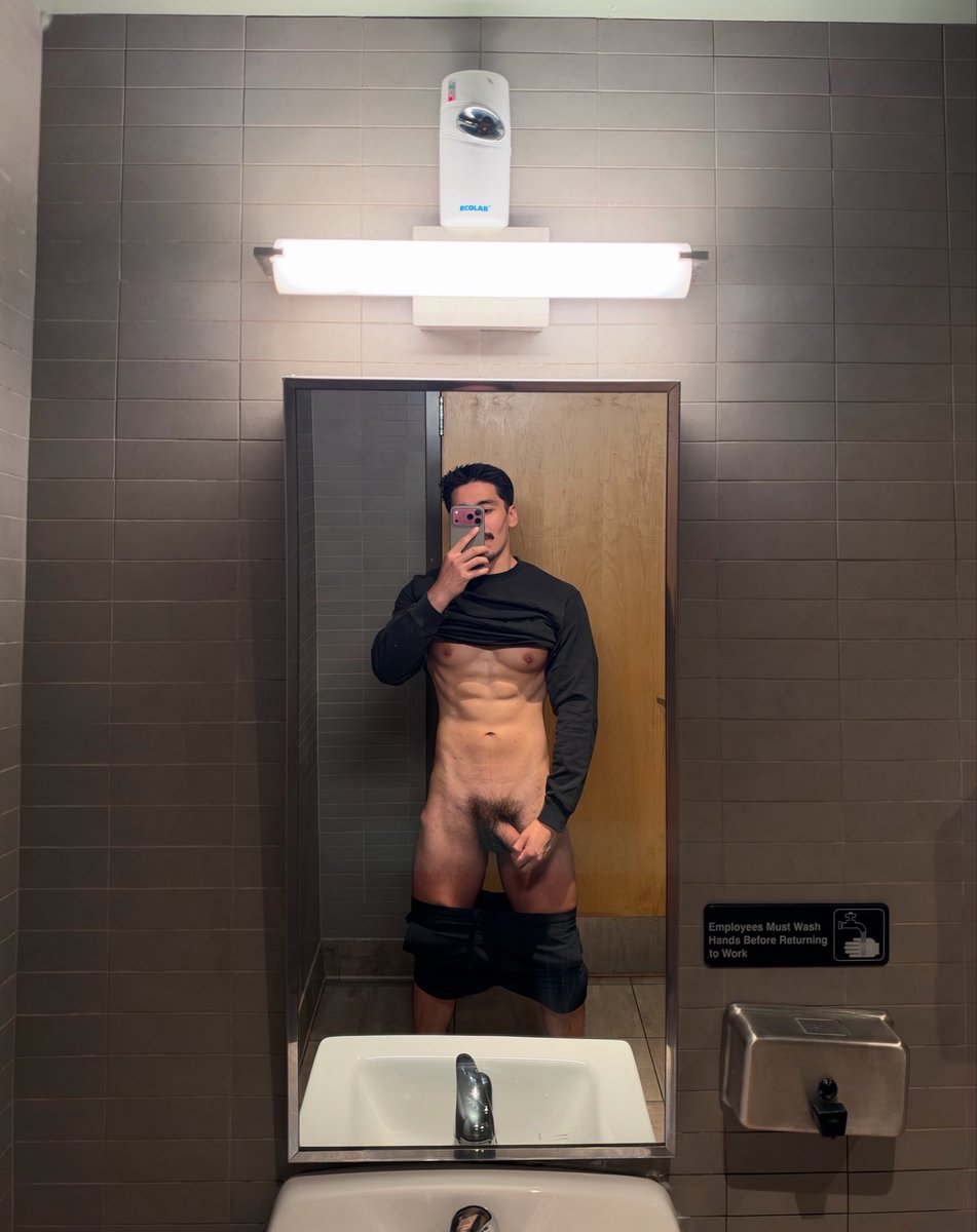 brownguyalt's tweet photo. first nude on my new phone let’s gooo https://t.co/cR014VhB4W