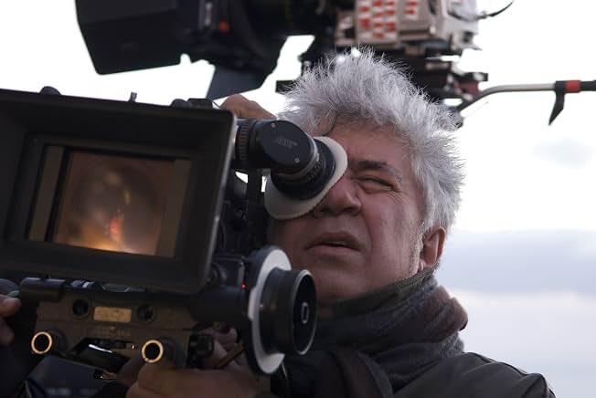 marincine's tweet photo. El español Pedro Almodóvar, el cineasta de habla hispana más destacado que hemos tenido, después de Luis Buñuel, cumple hoy 77 años, con una relevante trayectoria de casi medio siglo de admirable consistencia (no exenta de aislados tropiezos), caracterizada por su audacia y sagacidad para retratar, con visión fársica, las relaciones de pareja. 
De su creativa e ingeniosa filmografía, destacan Mujeres al Borde de un Ataque de Nervios, Todo sobre mi Madre, Hable con Ella, Volver, La Piel que Habito, Julieta, Dolor y Gloria, Madres Paralelas.