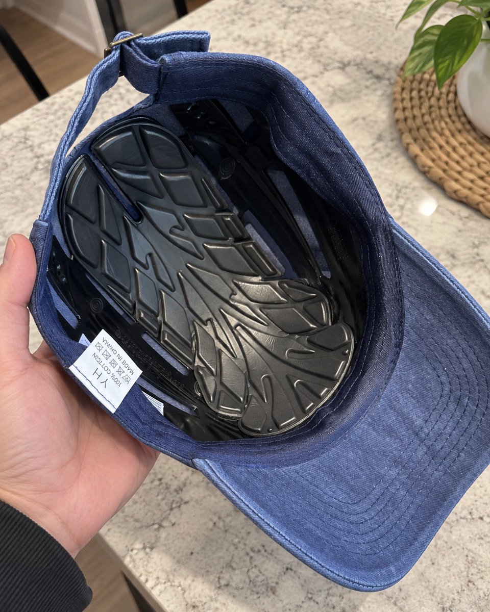 yuuna_realbuy's tweet photo. 息子、急に「ヘルメットはださいからイヤ！」って言い出して、自転車で送り迎えしてる私ずっと困ってたんだけど、これ見つけて助かった…。ぱっと見は普通のキャップっぽいのに、実はキャップ風ヘルメット。いかにも感が少なくて普段着にも合わせやすいし、こういう見た目なら選びやすそう◎(PR)