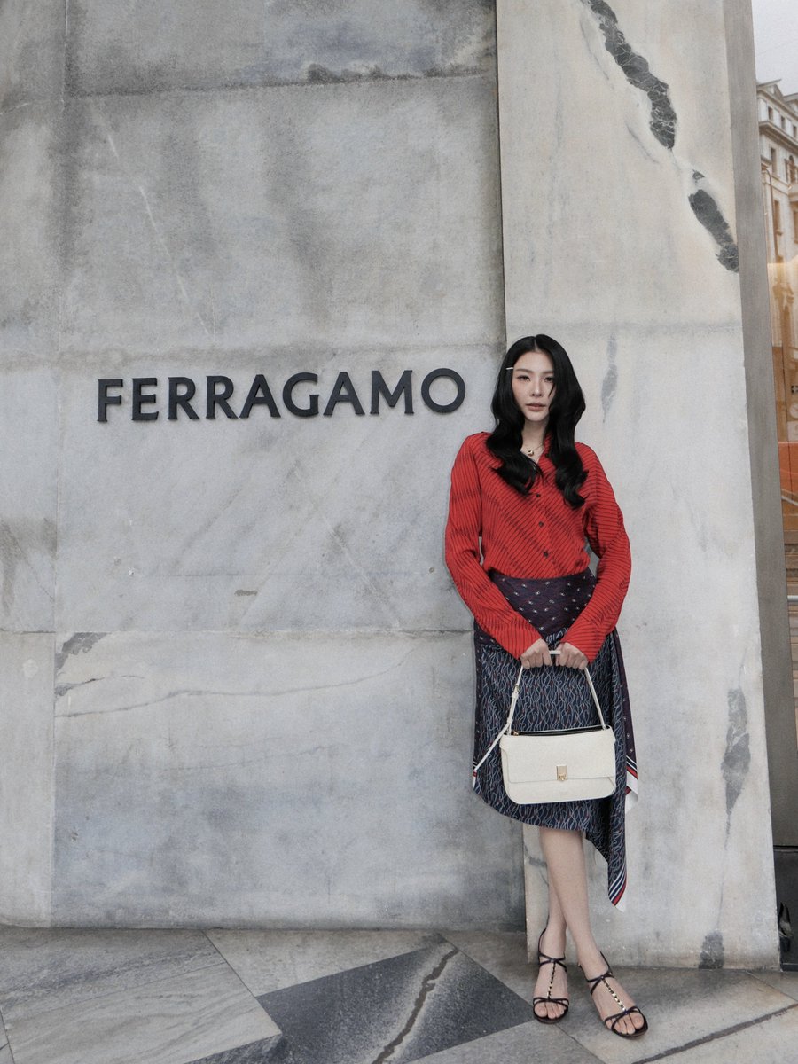 FFabel_Ent's tweet photo. @Ferragamo @malisorn00 🖤✨

#FerragamoSS27
#Ferragamo
#FerragamoXFaye
#FerragamoCaraBag https://t.co/lq6trVpuuv