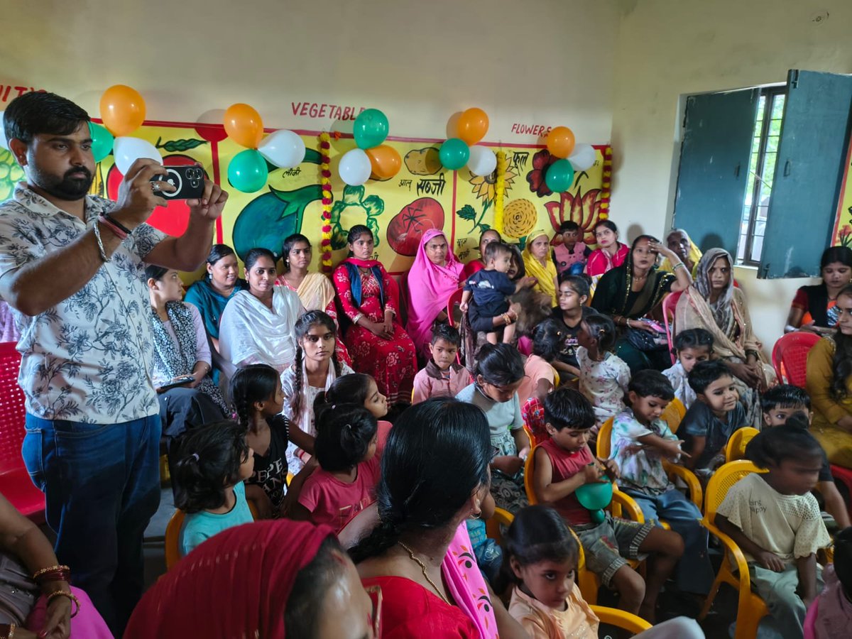 BDOpowayanspn's tweet photo. सेवा संकल्प कार्यक्रम के अंतर्गत श्री मिथिलेश कठेरिया माननीय सांसद राज्यसभा भारत सरकार एवं श्रीमती नीलम देवी माननीय ब्लॉक प्रमुख पुवायां शाहजहांपुर द्वारा प्रतिभाग किया गया जिसमें लाभार्थियों को प्रमाण पत्र वितरित किए गएl https://t.co/3lsqa9MECh