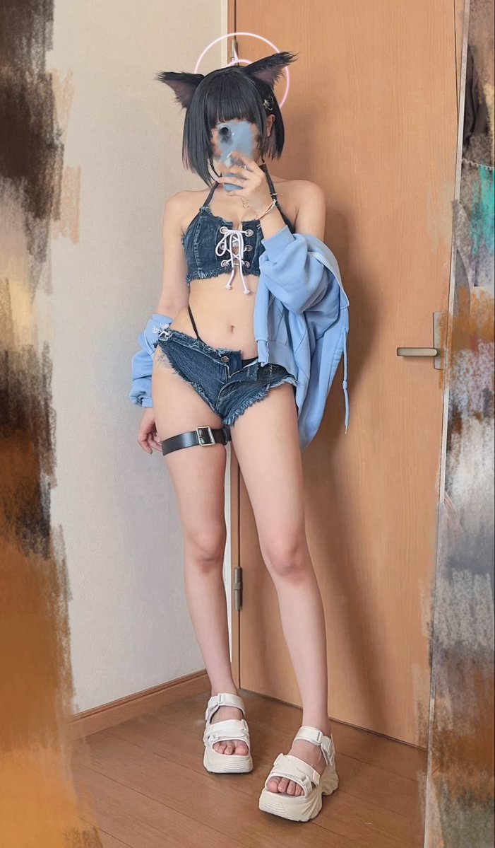 shwz_z33's tweet photo. ハッシュタグつけ忘れたので載せ直し🙇‍♂️
4枚💙💙
 #自慢の脚を見せよう https://t.co/L4117gIP6a