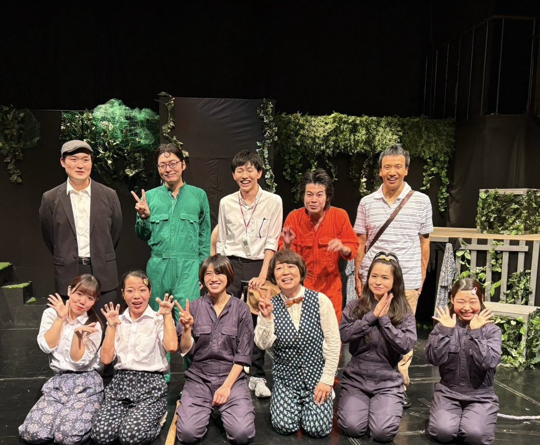 dekoagero's tweet photo. 4日目終了〜！！

ご来場いただいた皆様、ありがとうございました！！

さーて、残り2日！
出し切るぞー！！

カーテンコール撮影会の写真。

女性陣はすごいな〜
それに比べて男性陣は。

 #ニコニコさんが泣いた日 https://t.co/YfkIOLWhdS