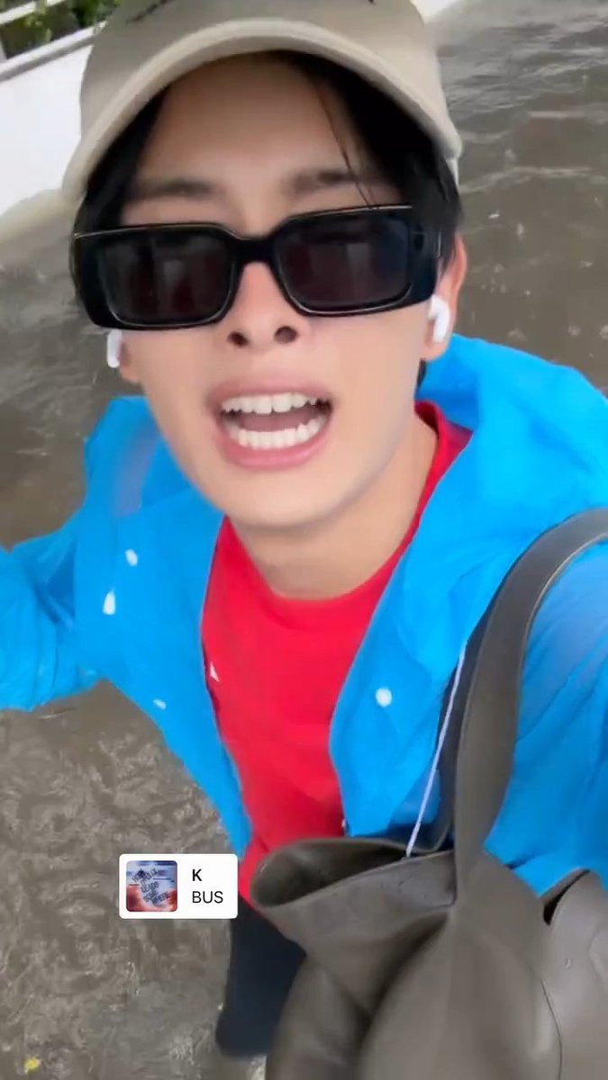 Zeysaids's tweet photo. จั๊นโดนน้ำ จั๊นจะกลายเป็นเงือก 😖 https://t.co/7B0qjYkmkD