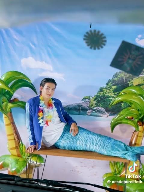 Zeysaids's tweet photo. จั๊นโดนน้ำ จั๊นจะกลายเป็นเงือก 😖 https://t.co/7B0qjYkmkD
