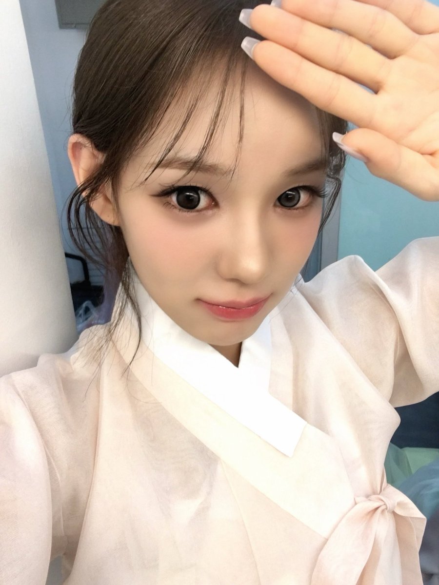 4xng_8's tweet photo. 추석 기념으로 작년 추석 한복랑이 꺼내보자
용돈 두 손 가득히 쥐어서 보내고 싶네.. https://t.co/TWjcxgAh5R