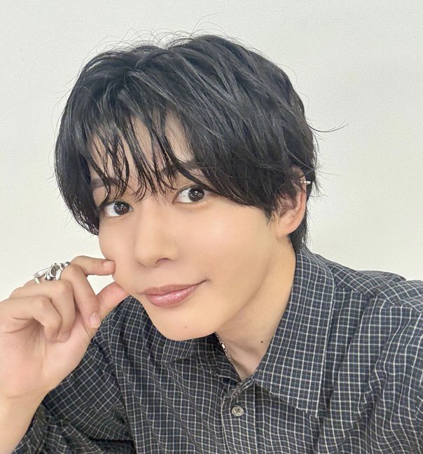 yu_star2_pei's tweet photo. @vivi_magazine これはまさに！なにわ男子長尾謙杜です！！
数々の時代劇に出演し太秦映画村のアンバサダーも務めています！💛
ピッタリすぎます✨️ https://t.co/5SEhqr3gtM