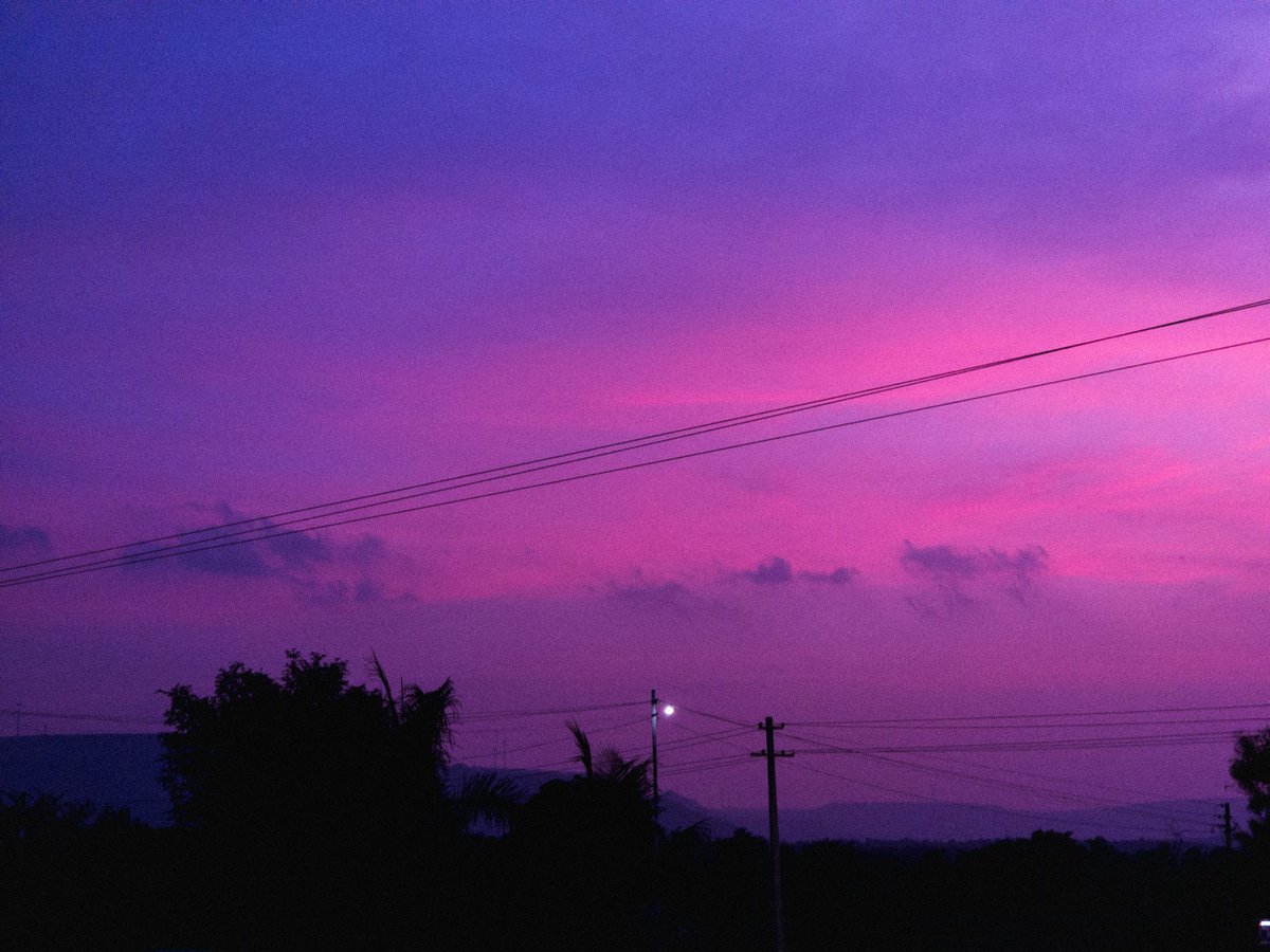 arthextic's tweet photo. september sky https://t.co/Ch8GmNvCk3
