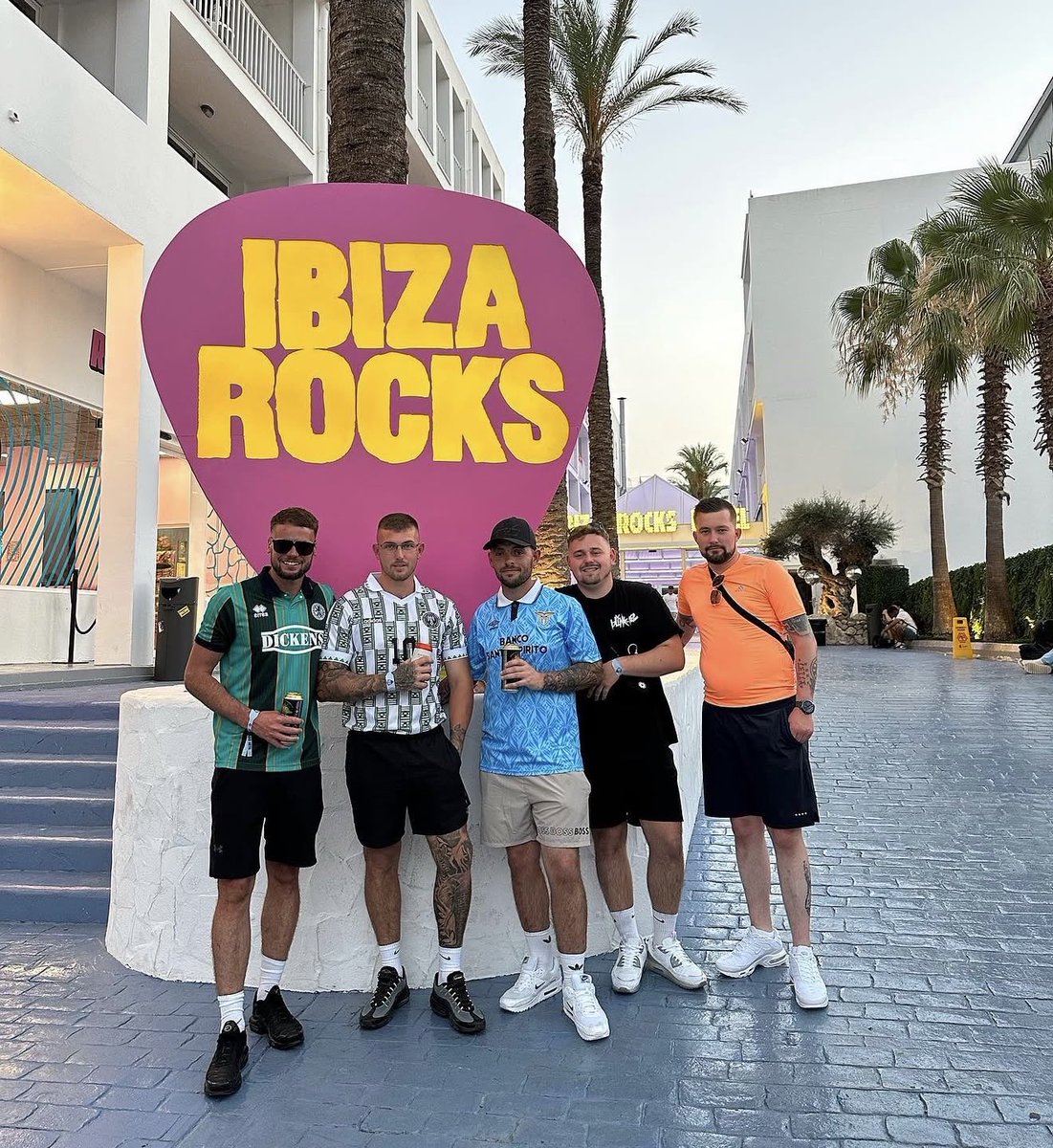 jamesLDN12345's tweet photo. Another #tb to summer with the lads https://t.co/UUUzovnNgH